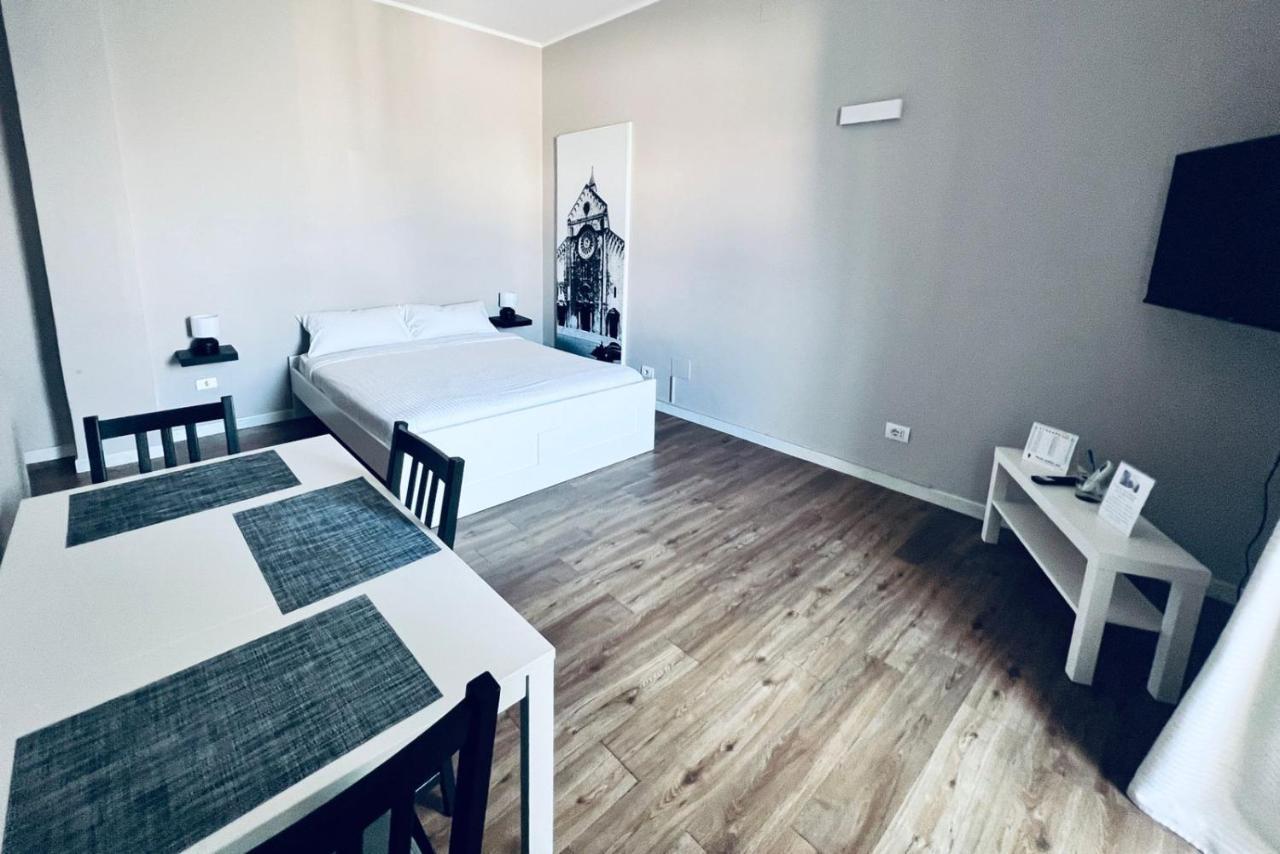 Central Station Apartment Bari Bagian luar foto