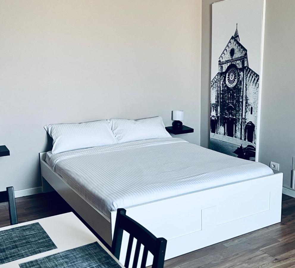 Central Station Apartment Bari Bagian luar foto